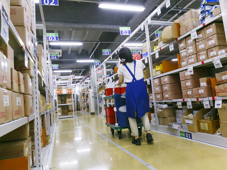 東・西部ロジスティックセンター標準在庫品は即納体制